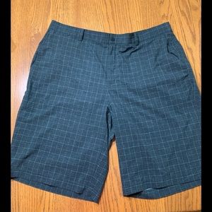Men’s Nike golf shorts in size 38.